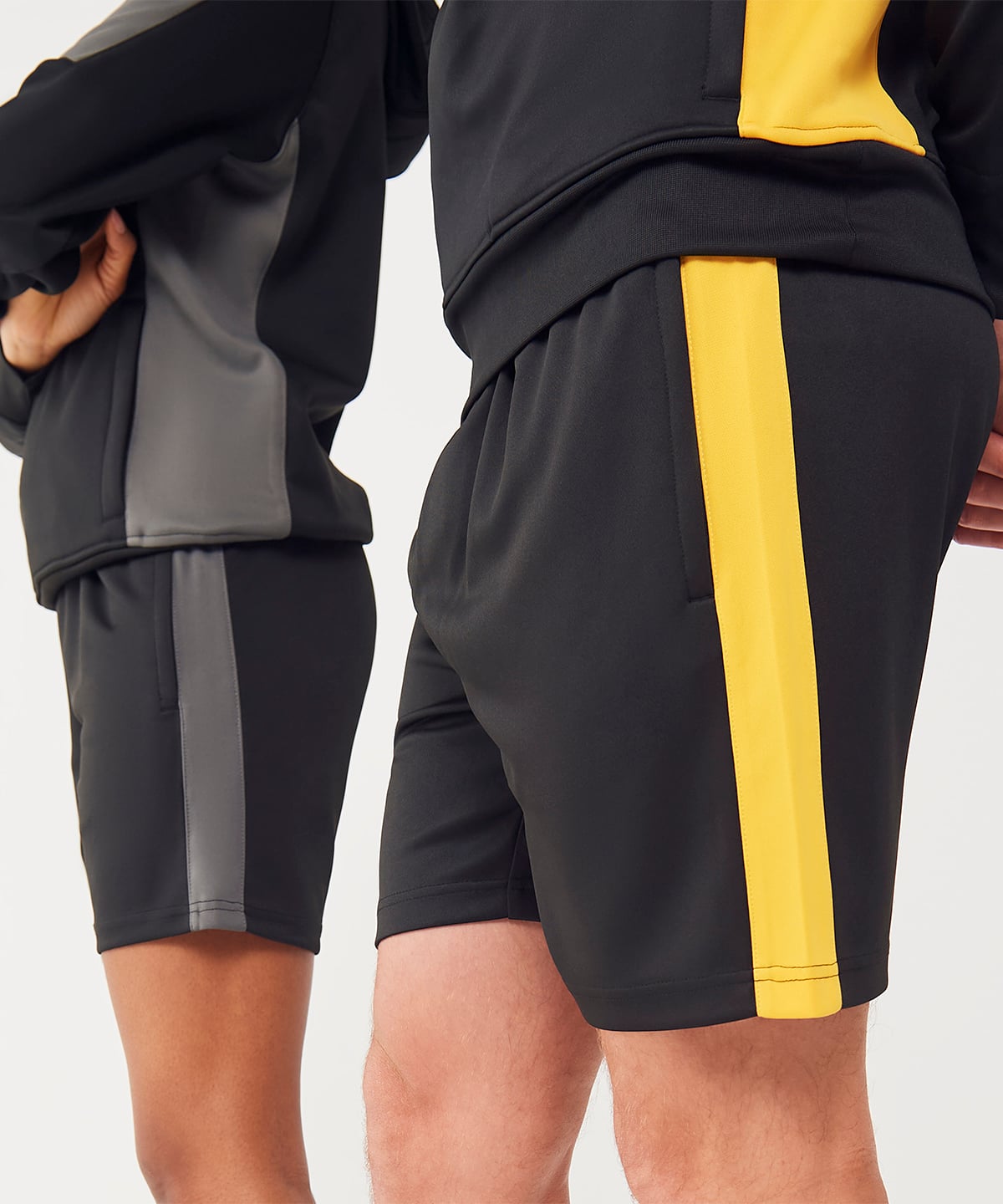 Knitted shorts with zip pockets LV886